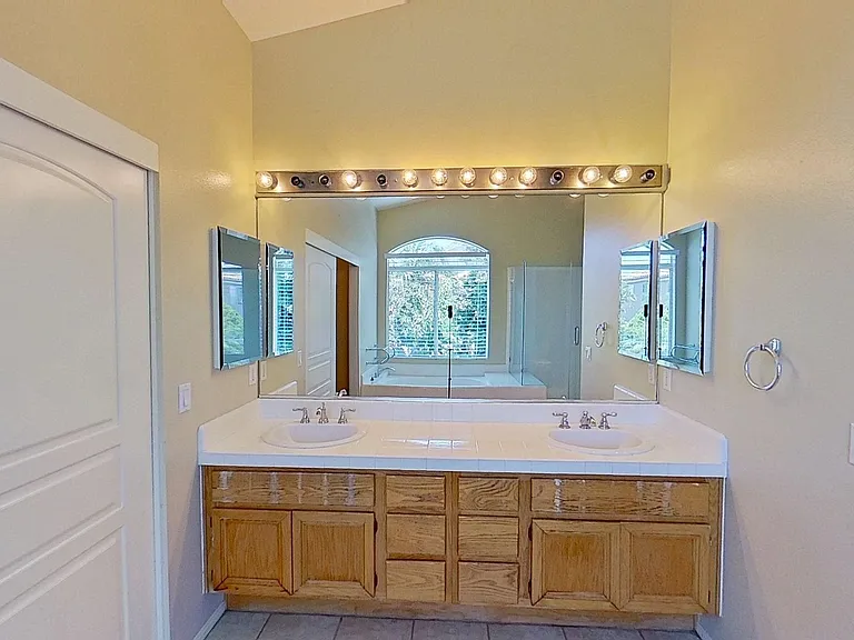4749 E Bradford Ave — Photo 25