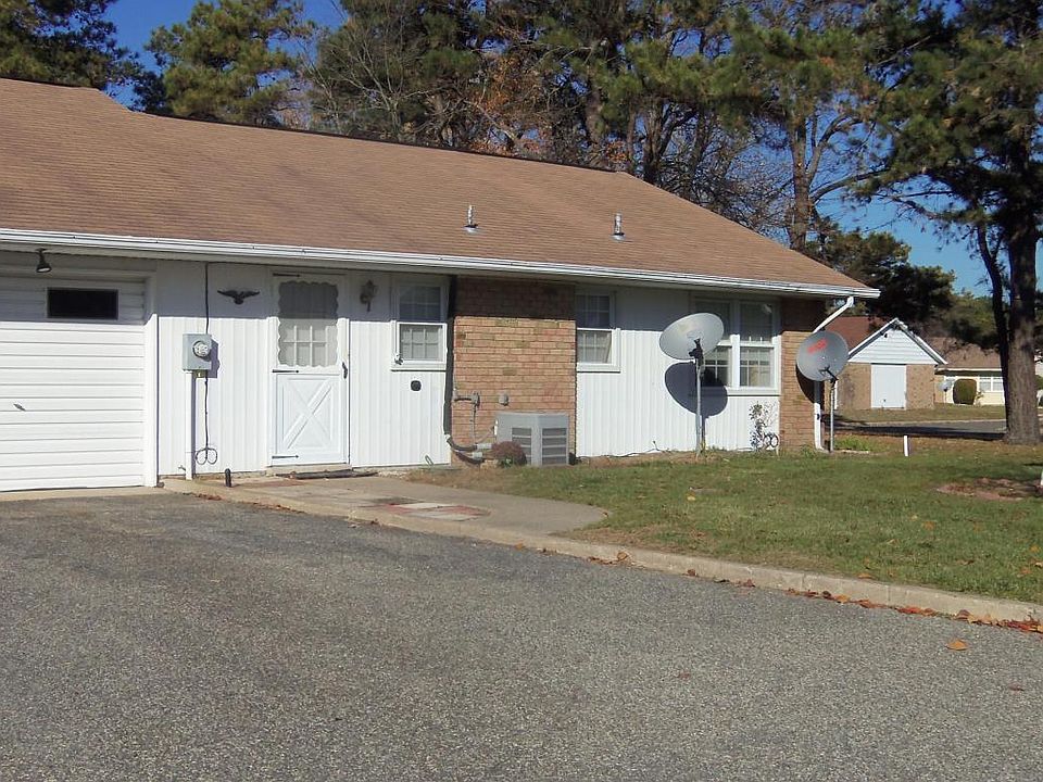1st image of 26A Edinburgh Ln #A