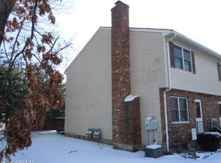 1 Windwood Dr, Windsor Locks, CT 06096