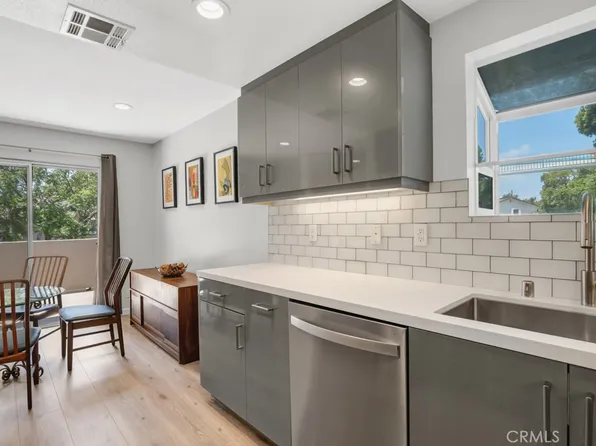 176 Gazania Ct, Thousand Oaks, CA 91362