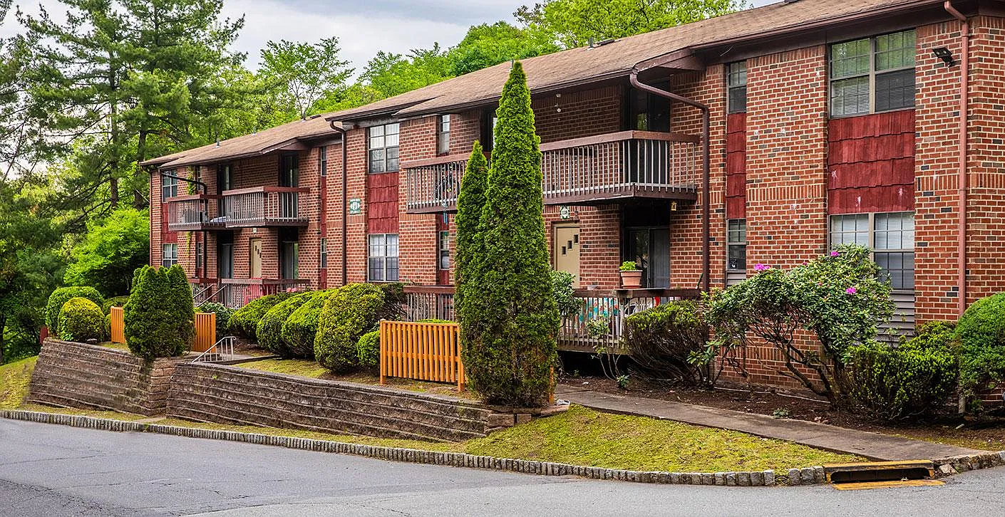 Easton North Apartments — Photo 3