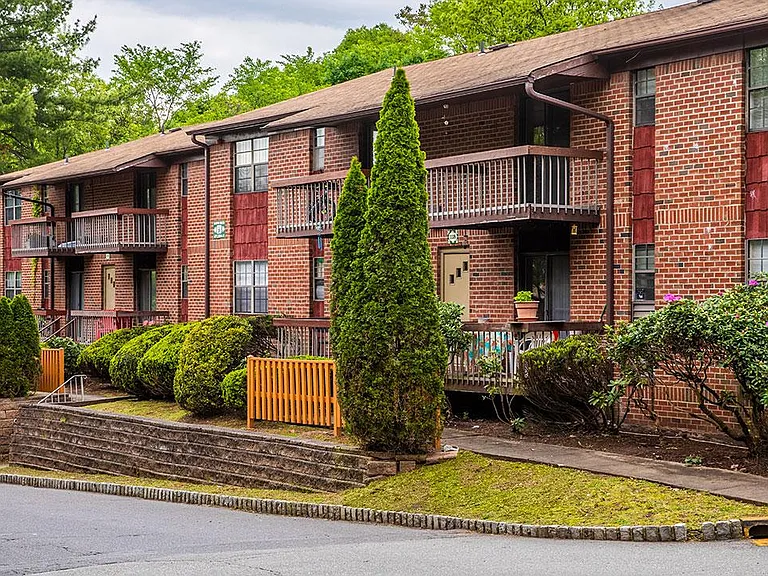 Easton North Apartments — Photo 3