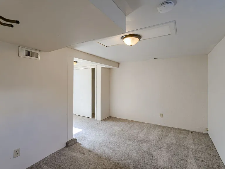 5540 Pine St — Photo 16