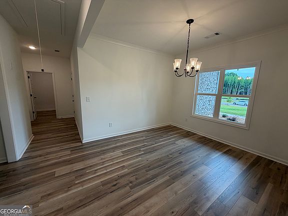4th image of 1319 Sycamore Cir