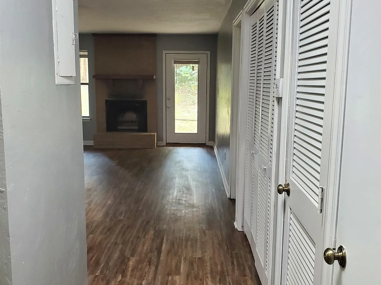 2 bed, 1000 sqft, $1,200 — Photo 2
