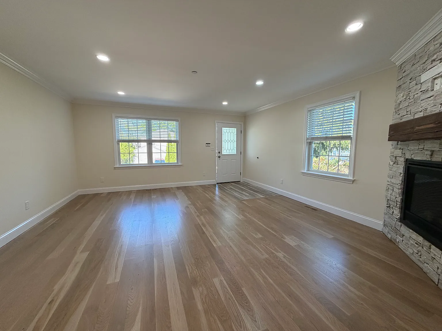 4 bed, 3.5 bath, 2700 sqft, $7,500 — Photo 3