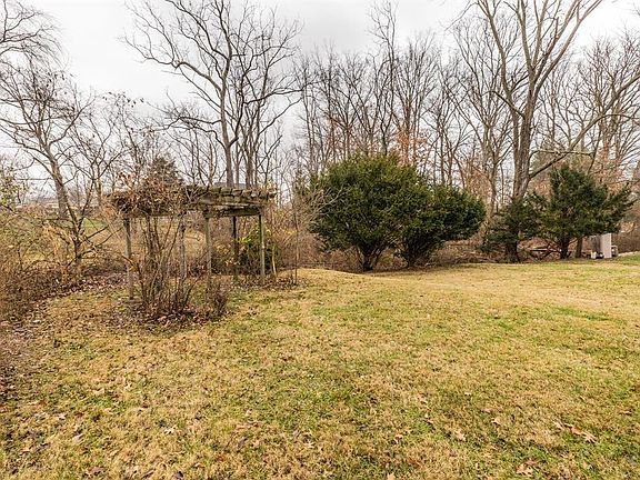 5th image of 8160 Margaret Ln