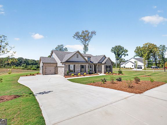 4th image of 1081 Windy Hill Rd