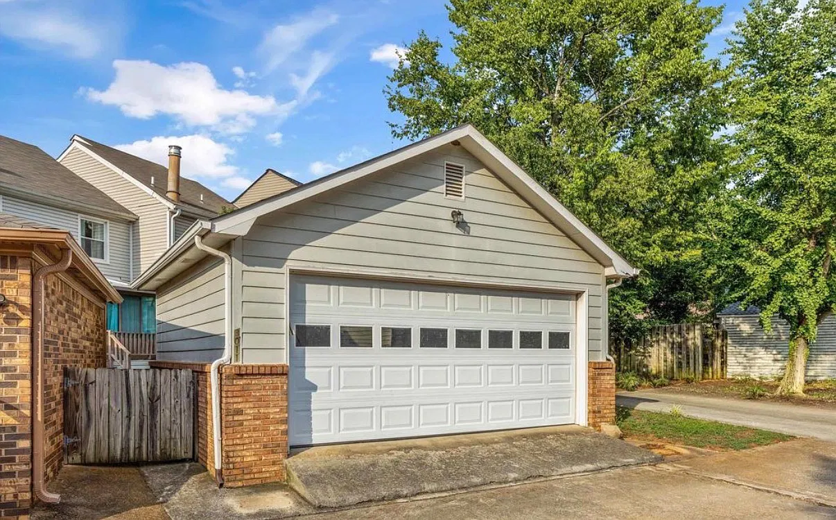 3 bed, 1709 sqft, $2,200 — Photo 2