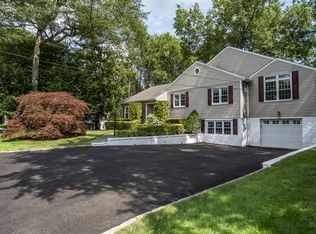 323 Stratton Rd, New Rochelle, NY 10804