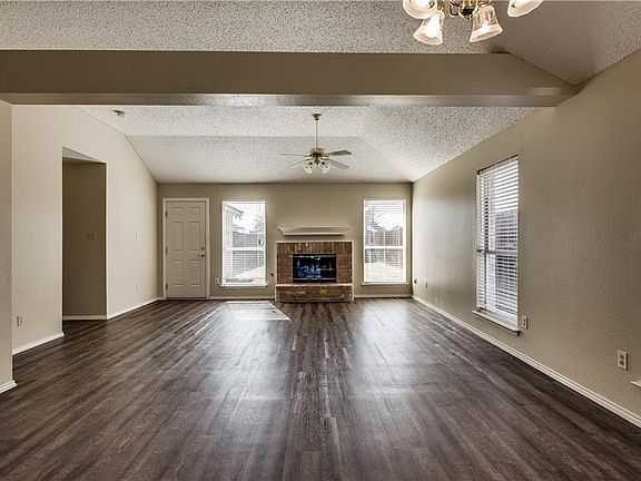 3rd image of 1433 Cool Springs Dr