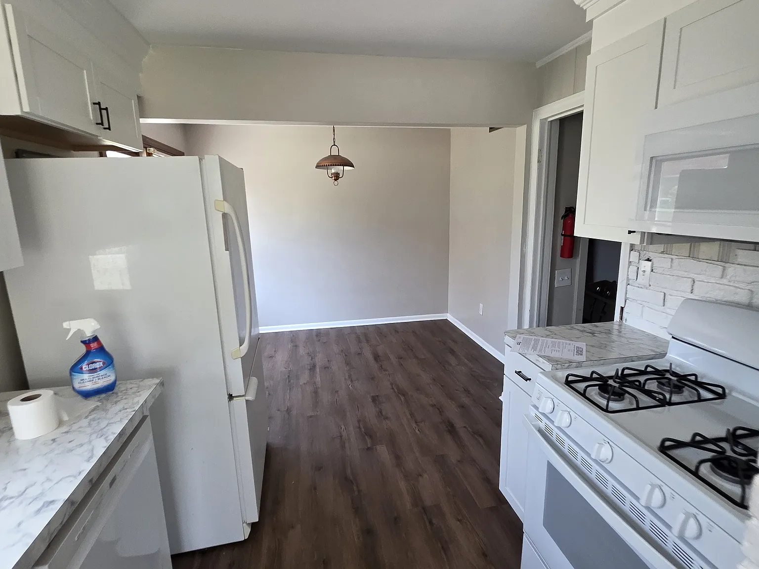 3 bed, 1.5 bath, 1349 sqft, $2,199 — Photo 2