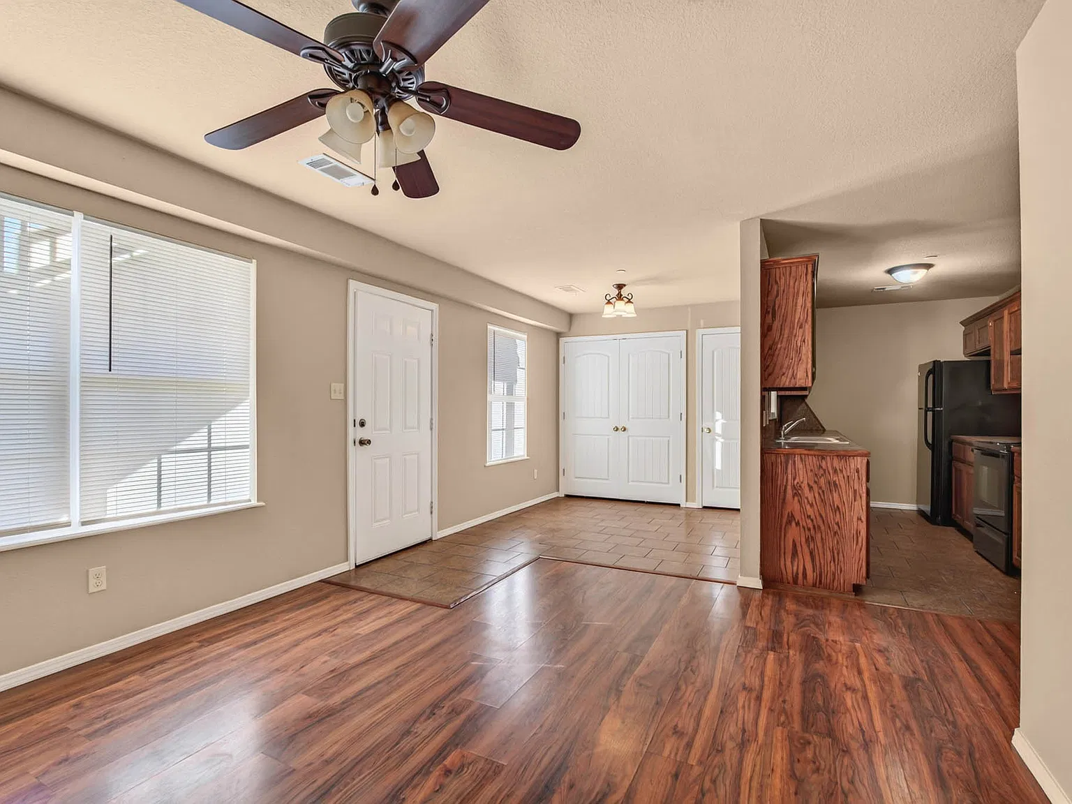 3 bed, 998 sqft, $1,050 — Photo 4