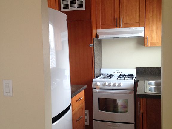 2nd image of 326 Belmont Ave APT 07