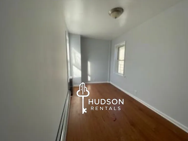 56 Jewett Ave #3 — Photo 4