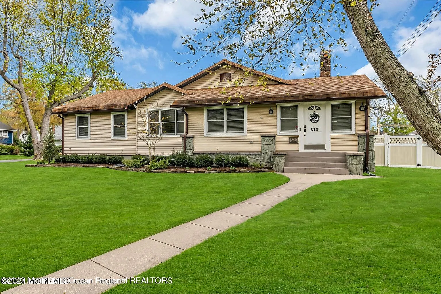 4 bed, 2.5 bath, 2226 sqft, $2,500 — Photo 1