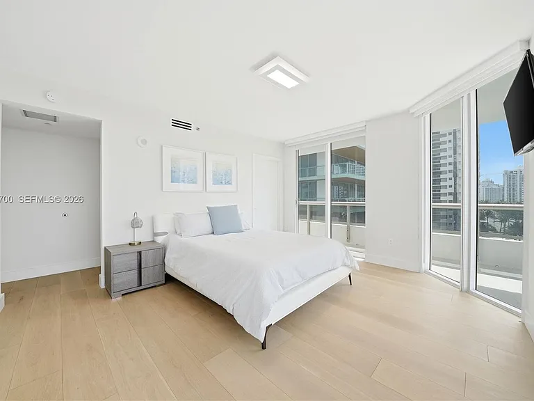 5801 Collins Ave #700 — Photo 19