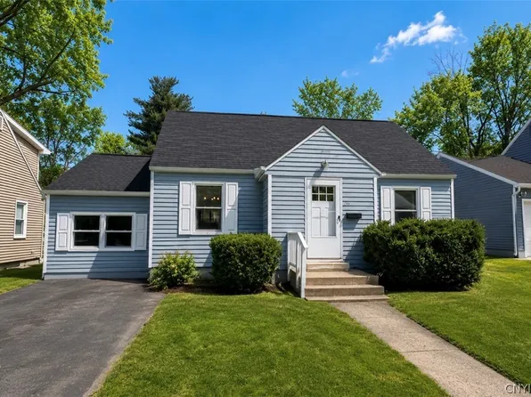 15 Woodlawn Ave E, Utica, NY 13501