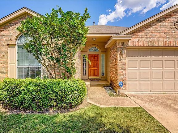 4th image of 11105 Persimmon Gap Dr