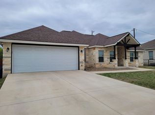 120 N 1st St, Floresville, TX 78114