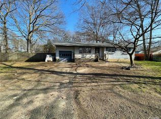 305 Monroe Dr, Mastic Beach, NY 11951