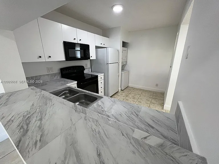 2421 NW 56th Ave #2103 — Photo 2