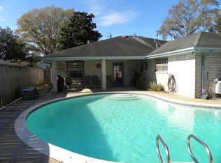 233 Colonial Club Dr, Harahan, LA 70123