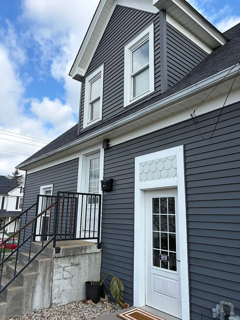 Cozy 1 Bed,1 Bath partially furnished apartment located in The Heart Of Elizabethtown! — Photo 2