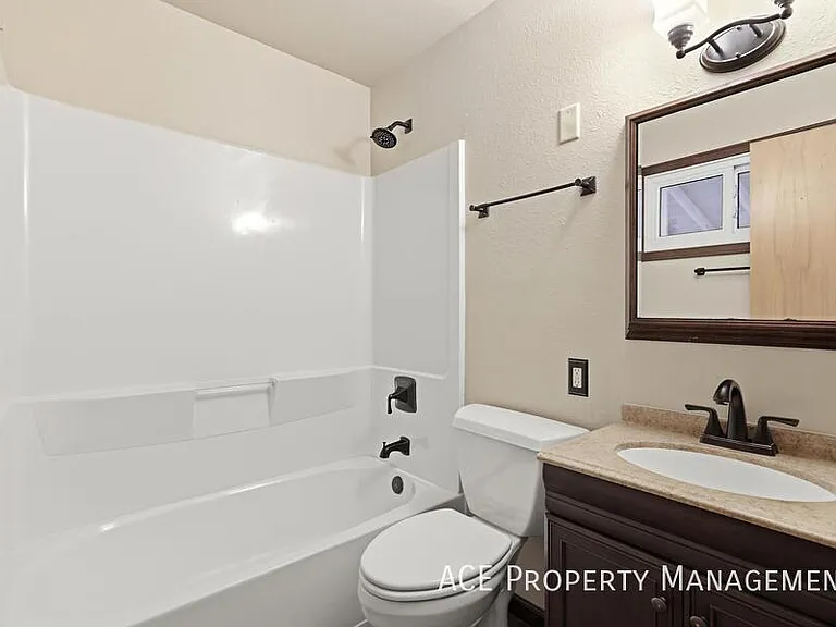 209 Wedgewood Dr — Photo 9