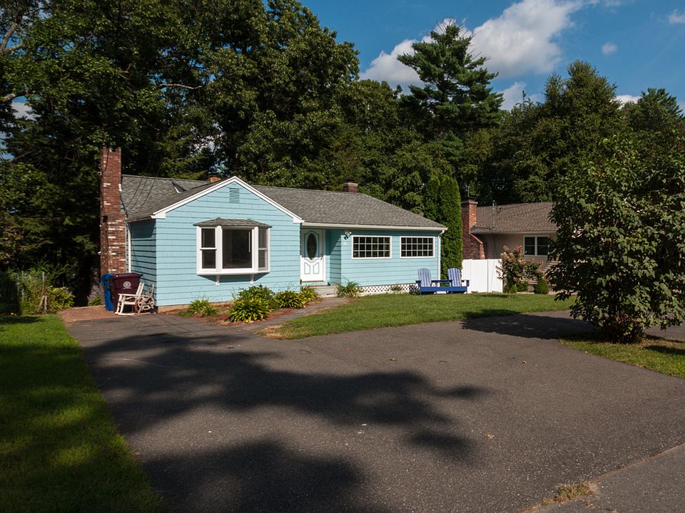 1st image of 40 Pine Dr