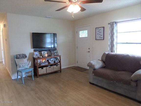 3rd image of 5808 Clover Ln