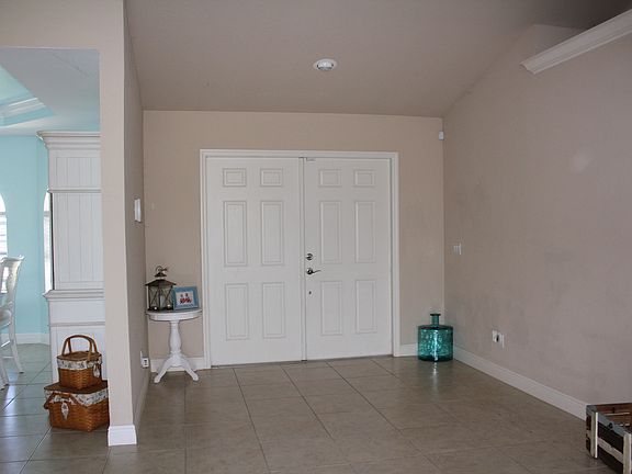 3rd image of 919 NW 9th Pl