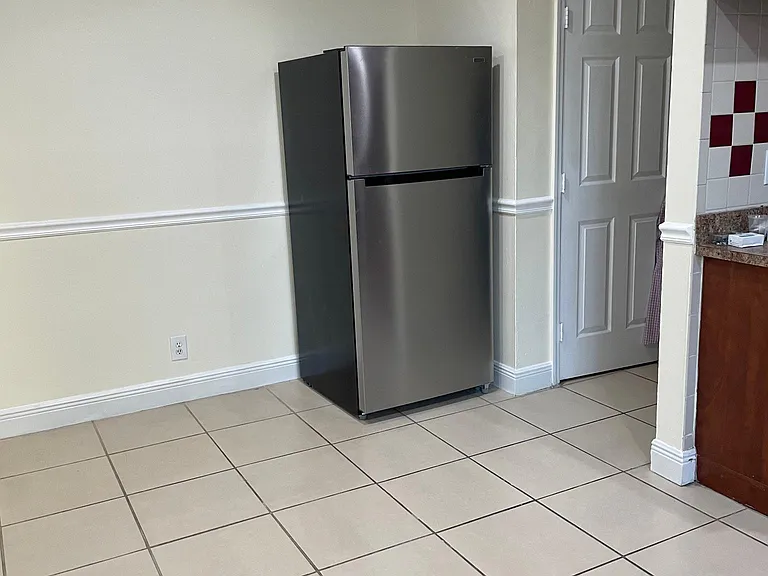 420 NE 44th St #420 — Photo 3