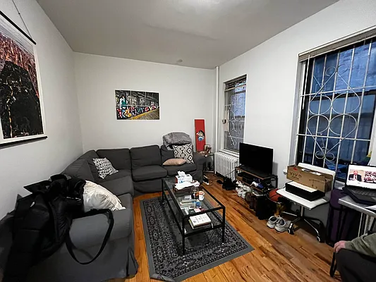 Rented by Salon Realty Corp | media 5