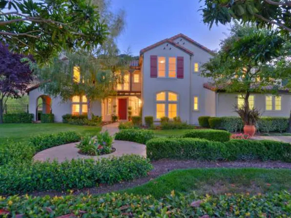 1405 Lakeview Ct, San Martin, CA 95046