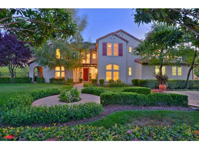 1405 Lakeview Ct photo 1