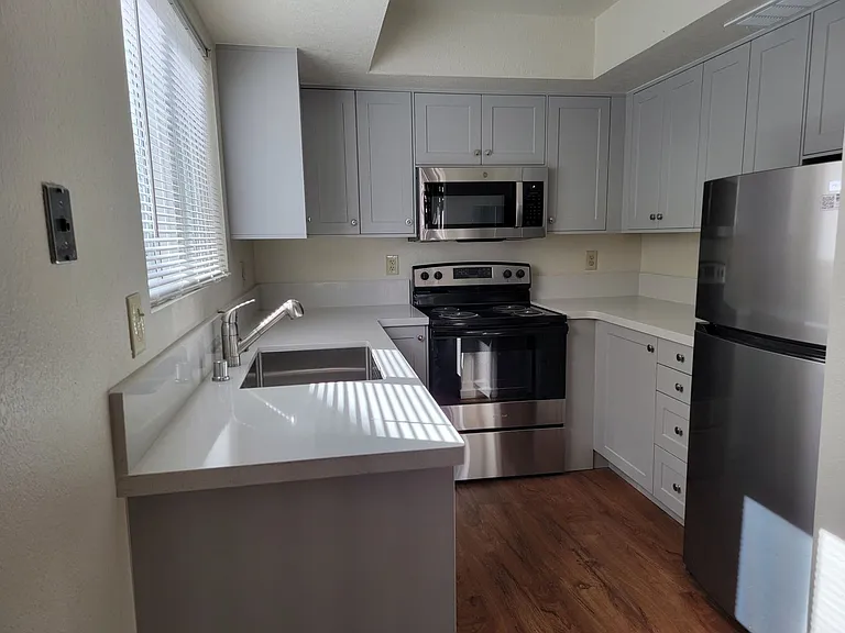 837 & 843 Lake Blvd #833-847 — Photo 6