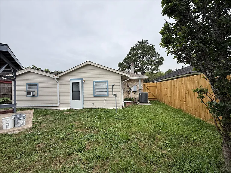 10807 Emery Dr — Photo 16