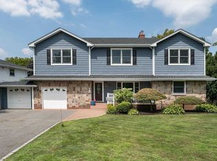 1110 Old Britton Rd, Bellmore, NY 11710