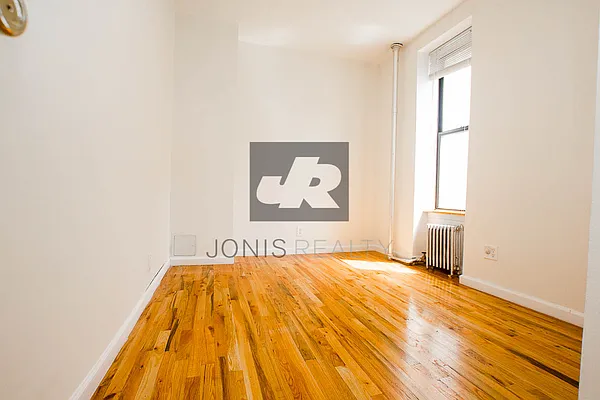 Rented by Jonis Realty | media 29