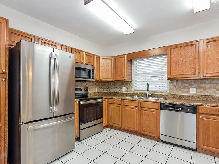 110 7th Jpv St — Photo 7