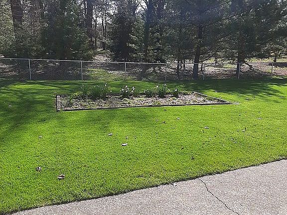 3rd image of 3318 E Beverly Dr