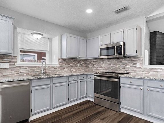 3rd image of 6909 Quail Lake Dr