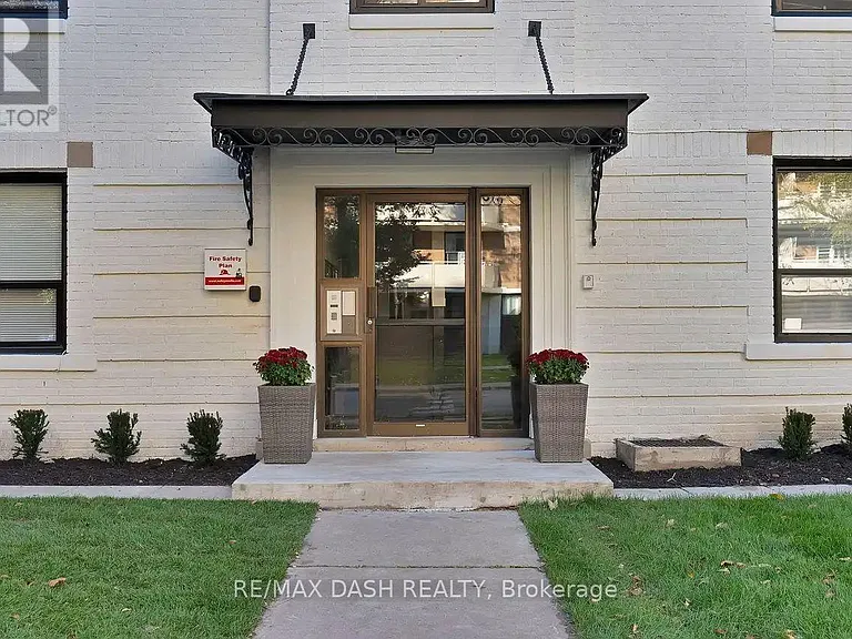 50 Raglan Ave #5 — Photo 4