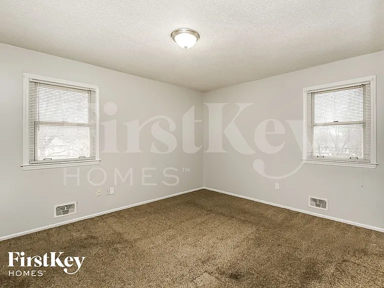 11943 Manchester Ave — Photo 11