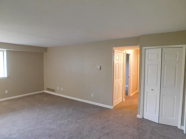 30042 W Twelve Mile Rd #52 — Photo 10
