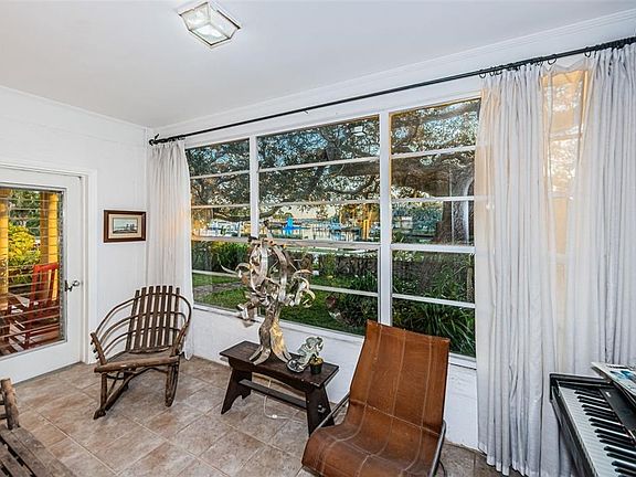 3rd image of 330 N Spring Blvd