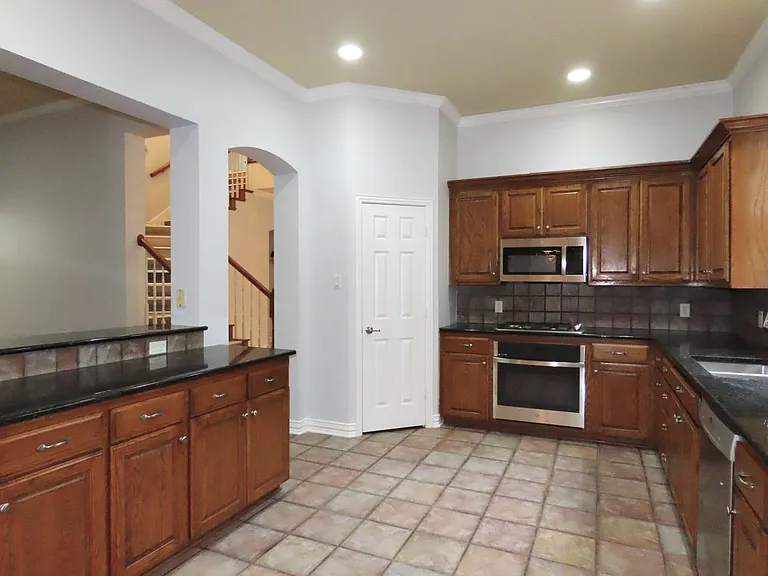 7609 Abbeywood Ct — Photo 13