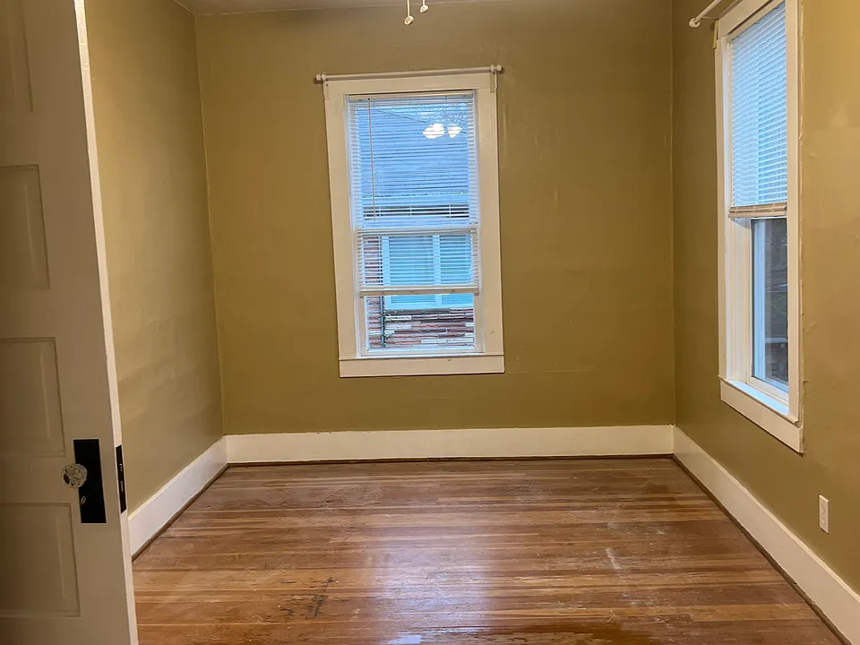 Main Bedroom with direct door to bathroom