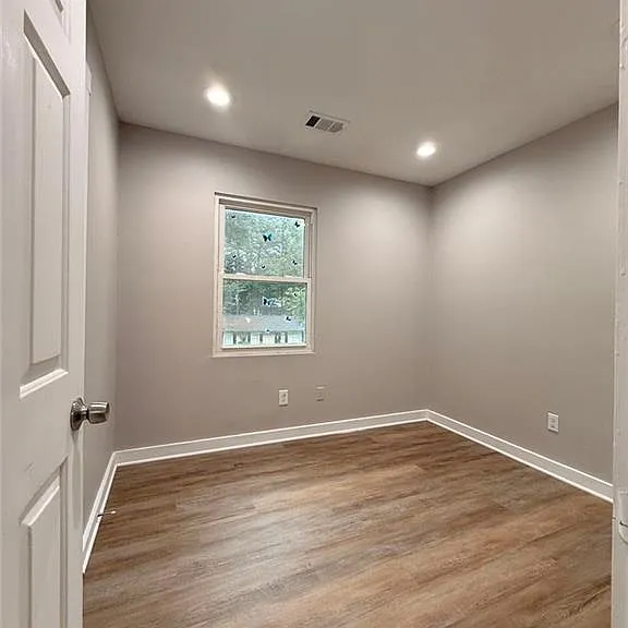 657 Robert E Lee Pkwy — Photo 9